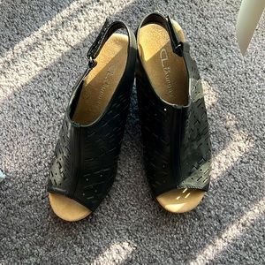Leather wedge sandals
